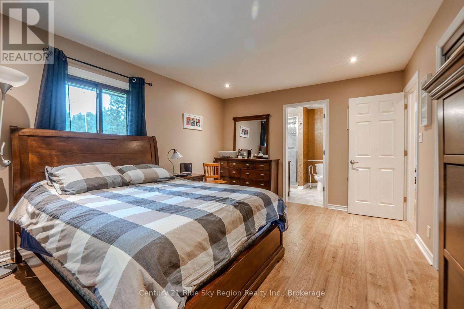 1532 HIGHWAY 17 E - 33