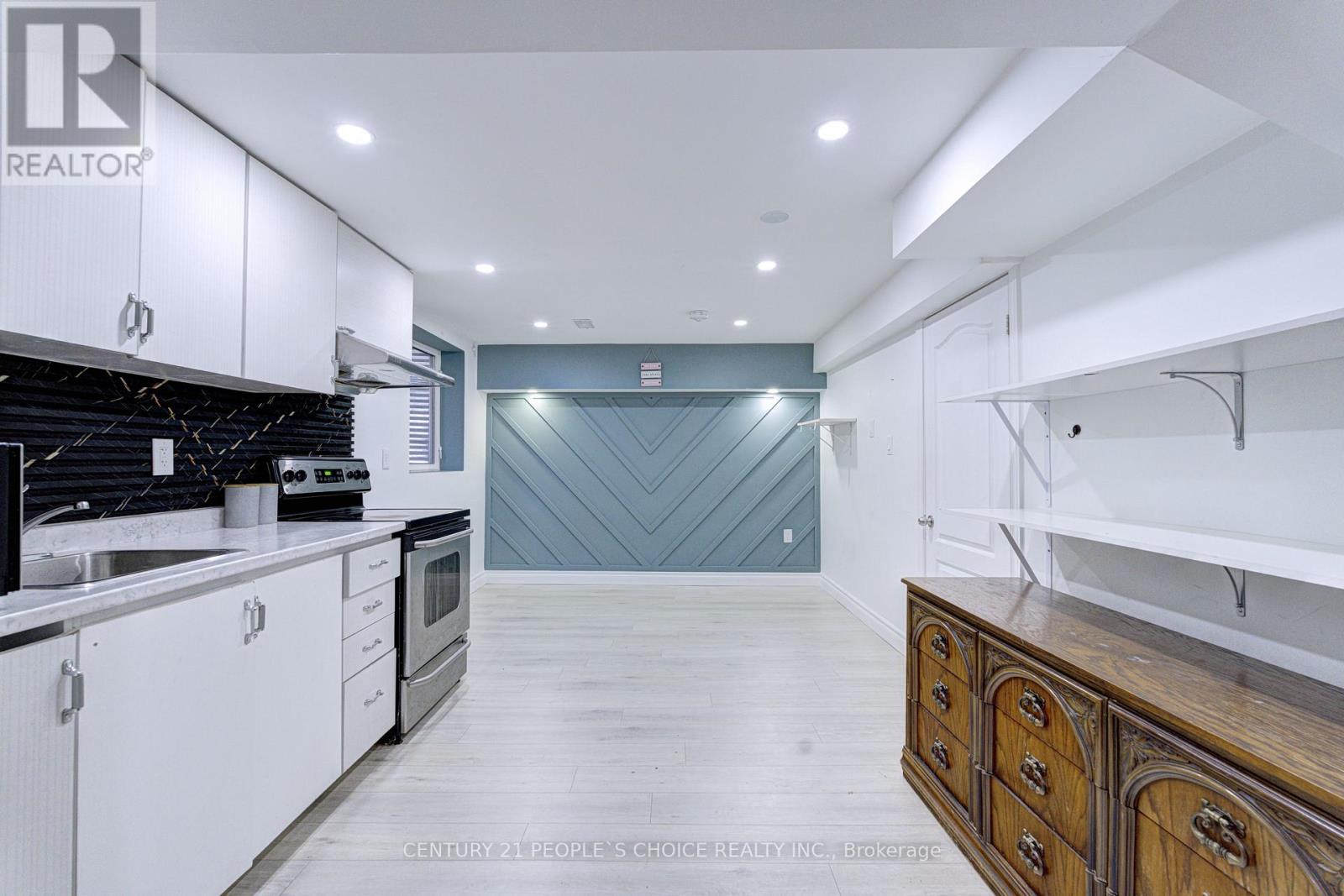27 REYNIER DRIVE - 34