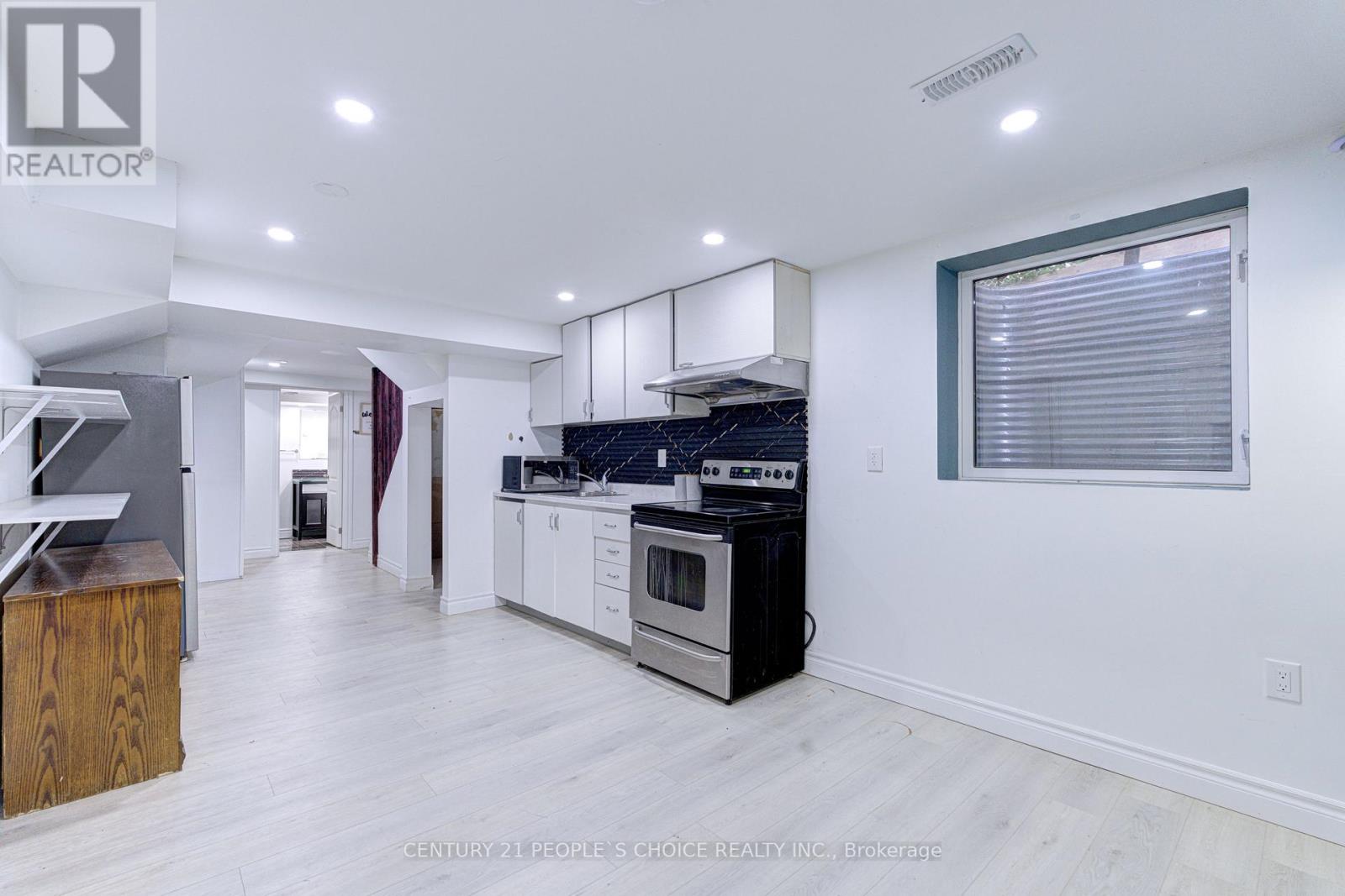 27 REYNIER DRIVE - 35
