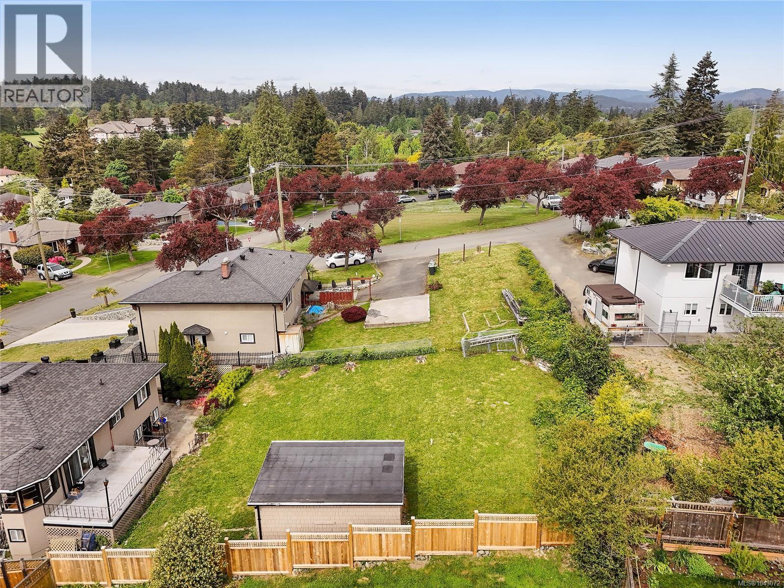 1079 GOSPER Cres - 12