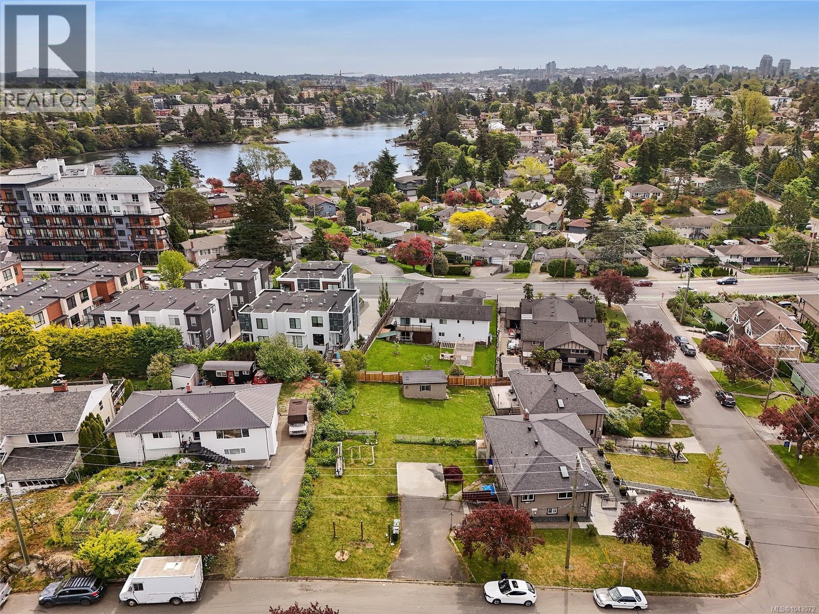 1079 GOSPER Cres - 15