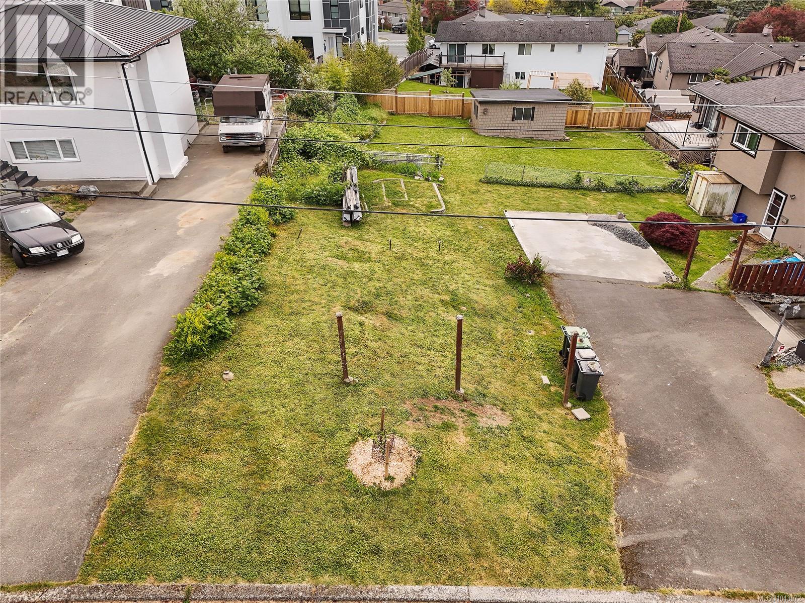 1079 GOSPER Cres - 4