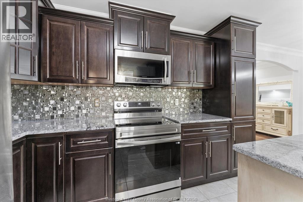 1055 ROSELAND DRIVE South - 14