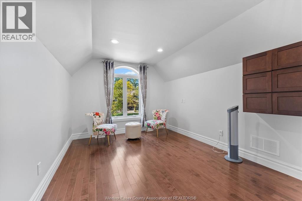 1055 ROSELAND DRIVE South - 20