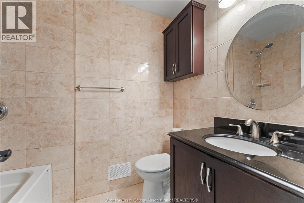 1055 ROSELAND DRIVE South - 22