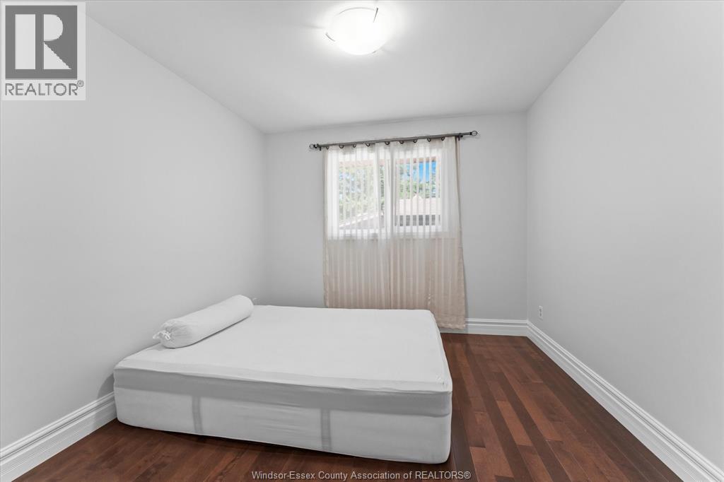1055 ROSELAND DRIVE South - 23