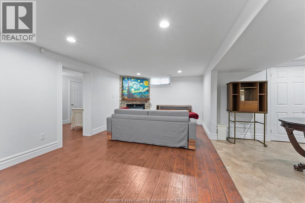 1055 ROSELAND DRIVE South - 29