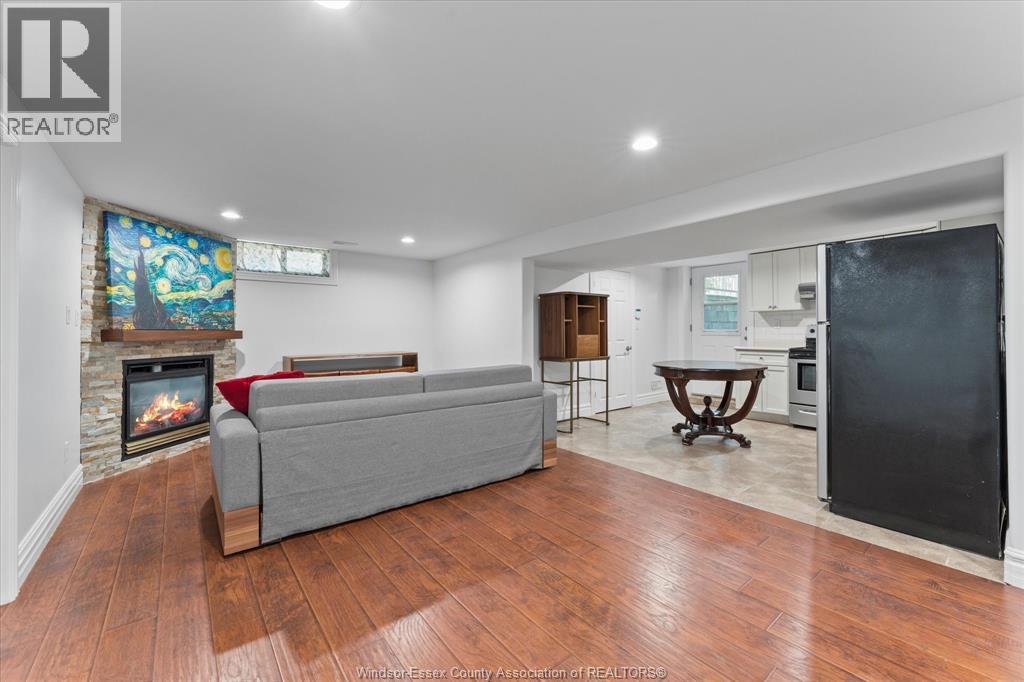 1055 ROSELAND DRIVE South - 30
