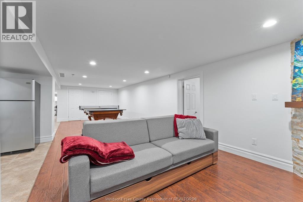 1055 ROSELAND DRIVE South - 31