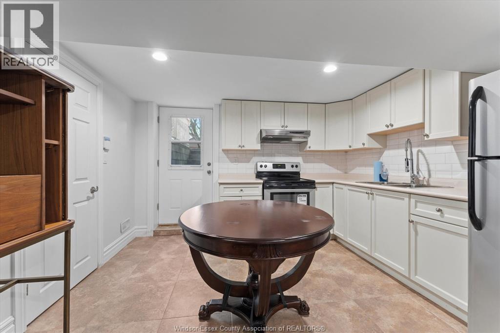 1055 ROSELAND DRIVE South - 32