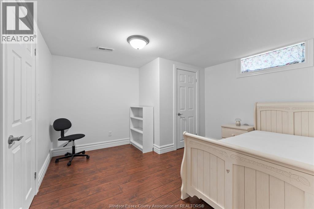 1055 ROSELAND DRIVE South - 33
