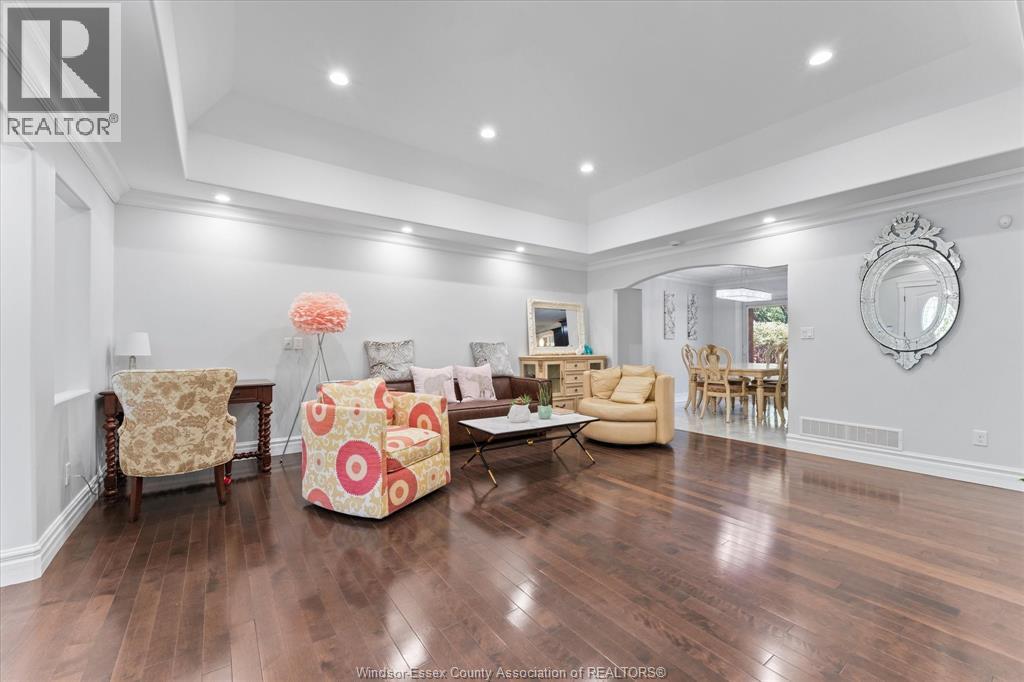 1055 ROSELAND DRIVE South - 5