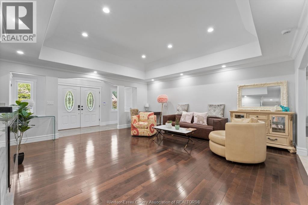 1055 ROSELAND DRIVE South - 7