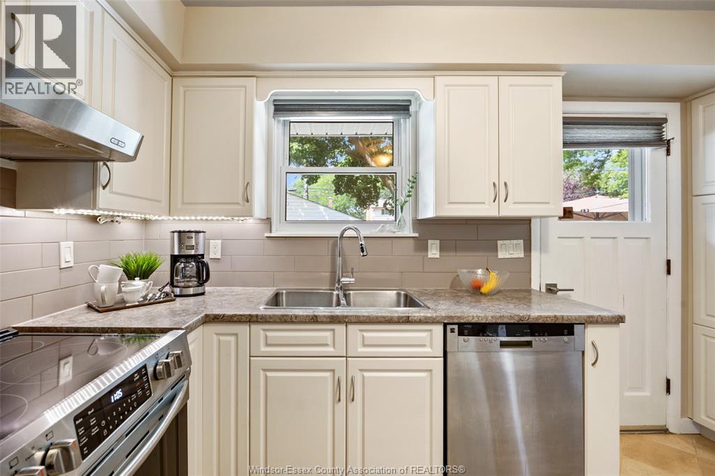 3659 BRUCE AVENUE - 8