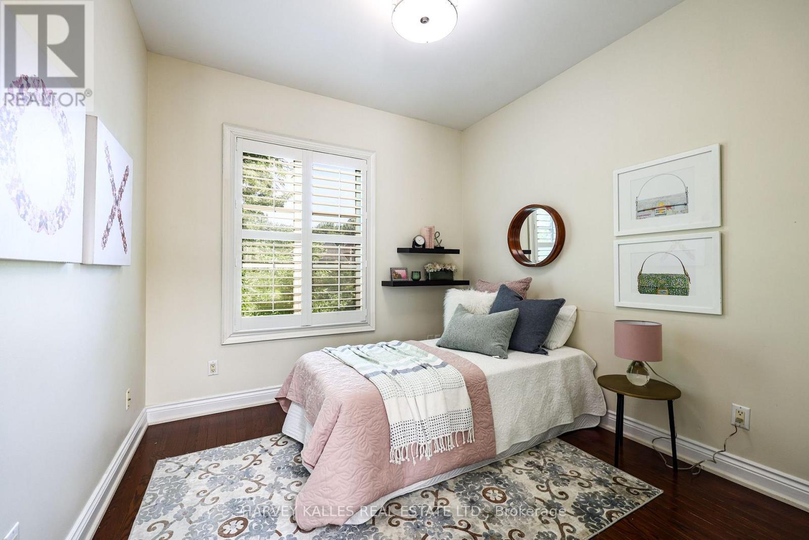 30 WALDER AVENUE - 31