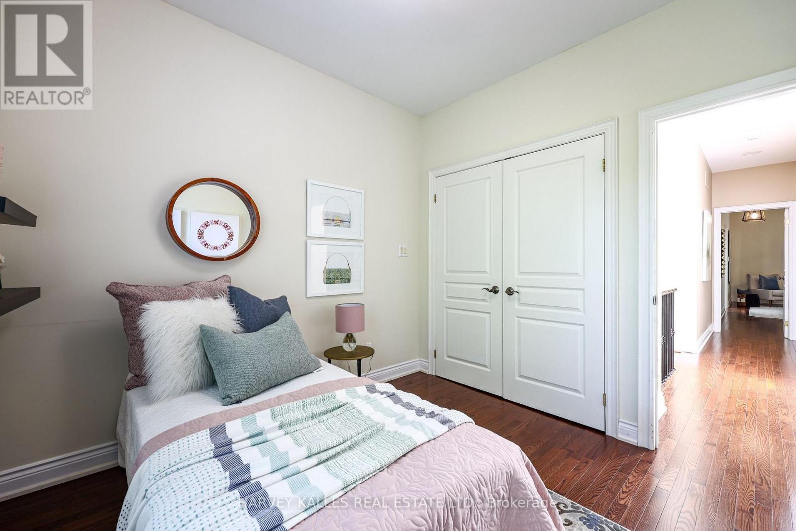 30 WALDER AVENUE - 32
