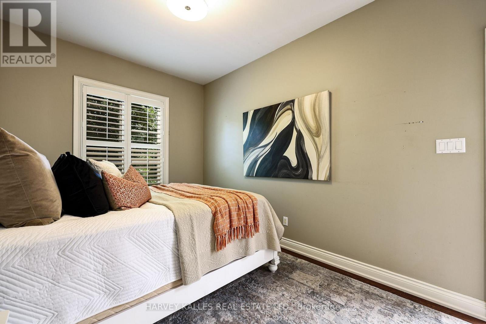 30 WALDER AVENUE - 34