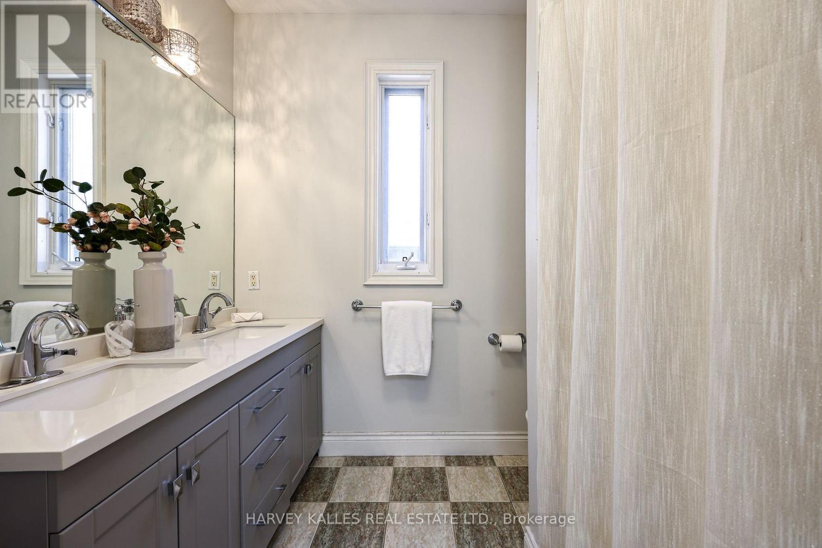 30 WALDER AVENUE - 35