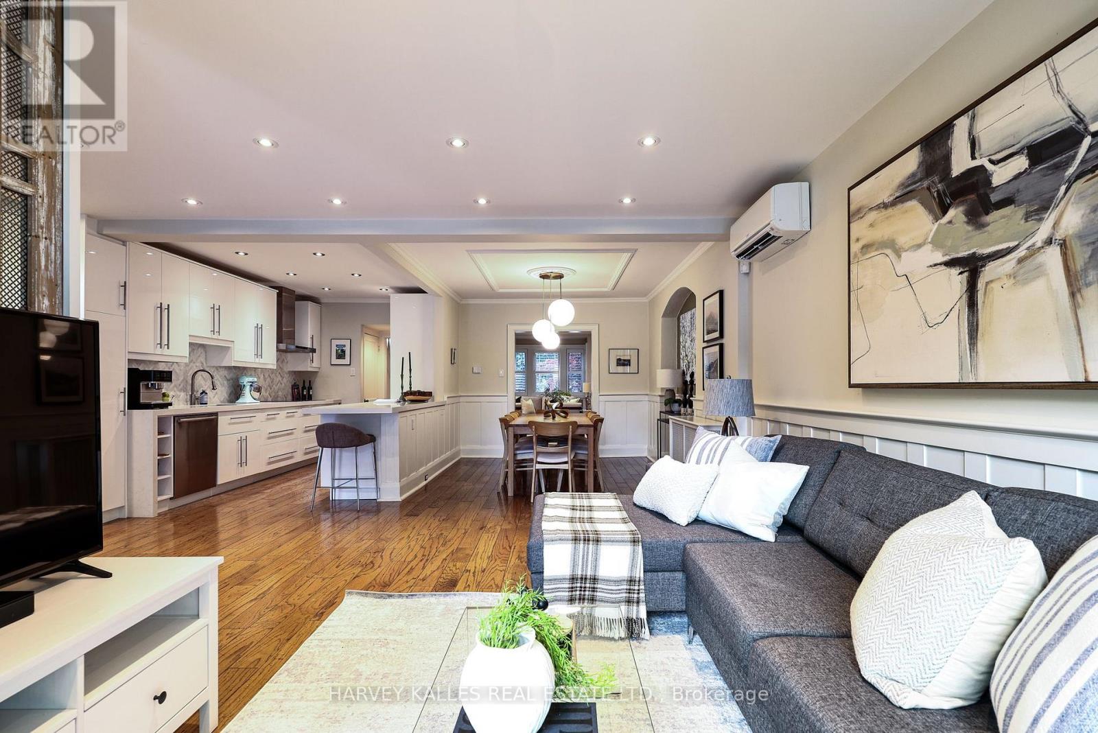 150 DELORAINE AVENUE - Image 17