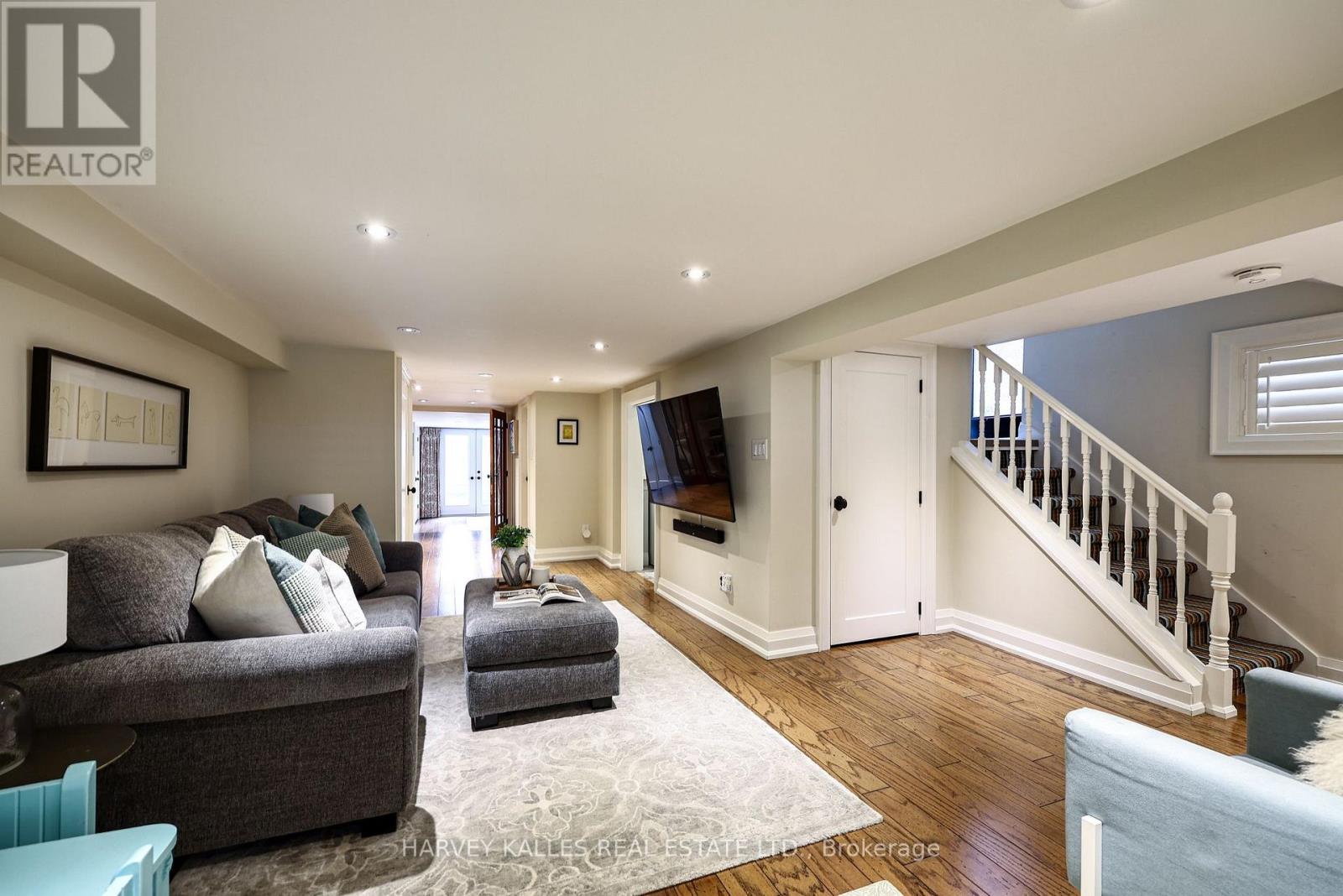 150 DELORAINE AVENUE - Image 33