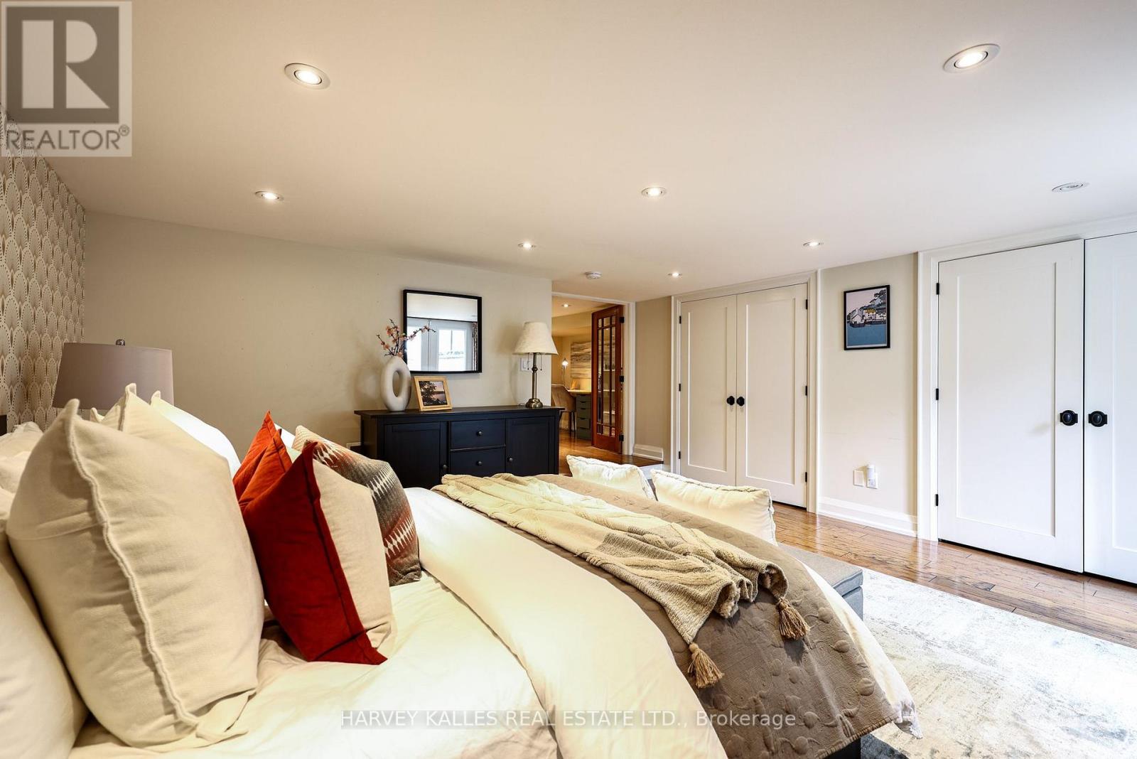 150 DELORAINE AVENUE - Image 43