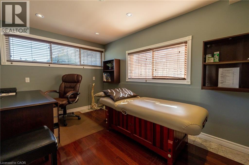 11 BELMONT Avenue W - 16