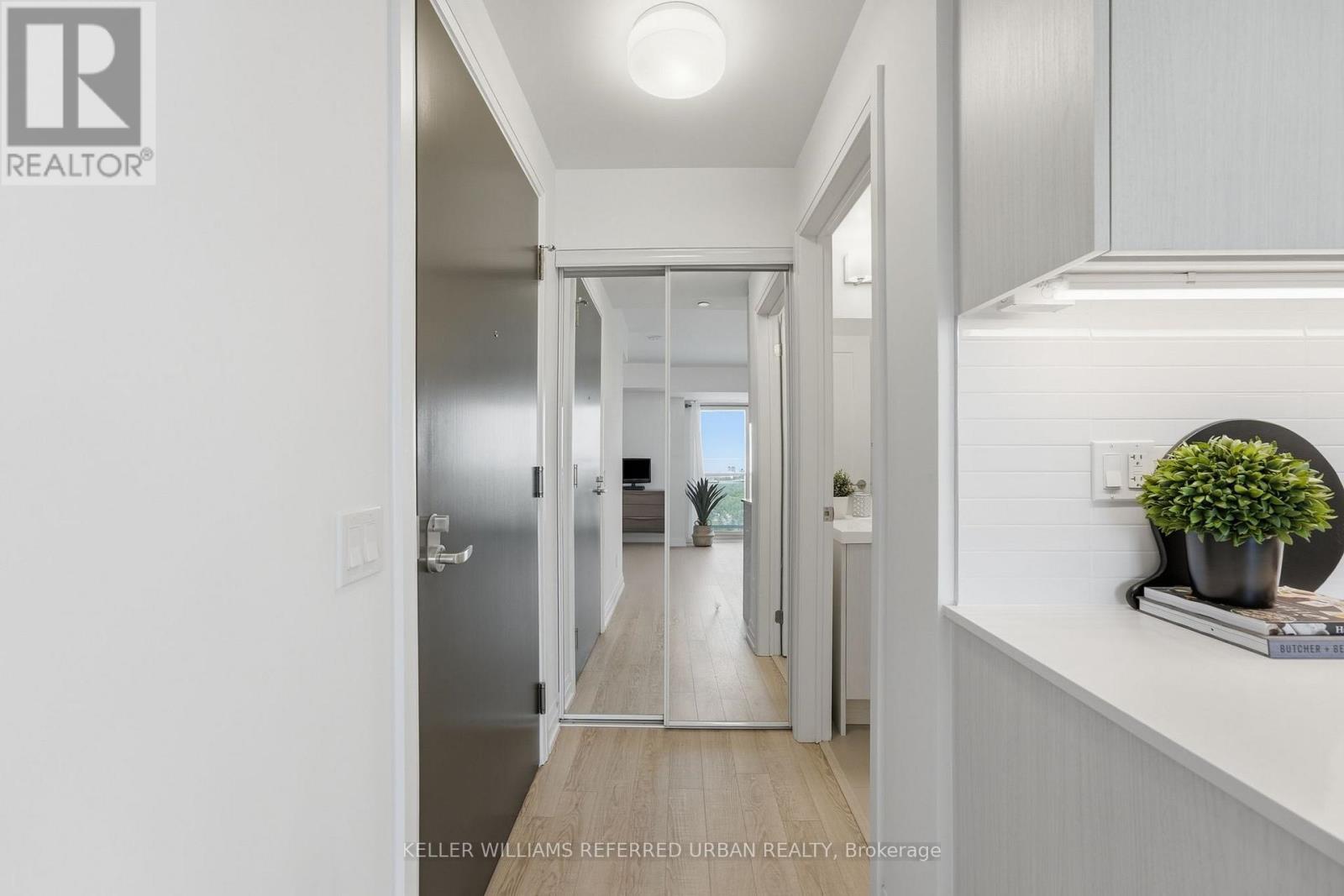 #1702 286 MAIN STREET - 2