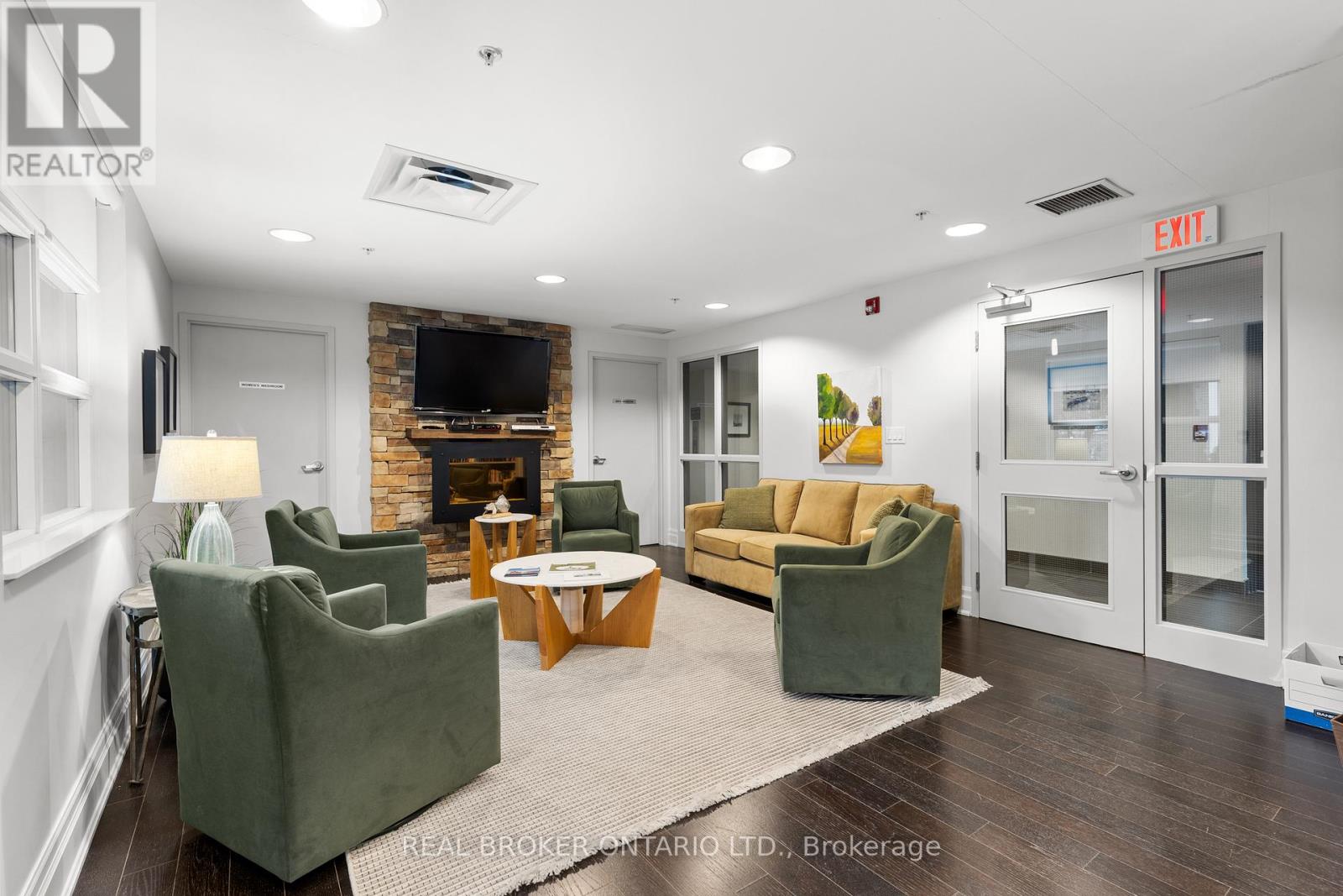 #302 1 SHIPYARD LANE - 21