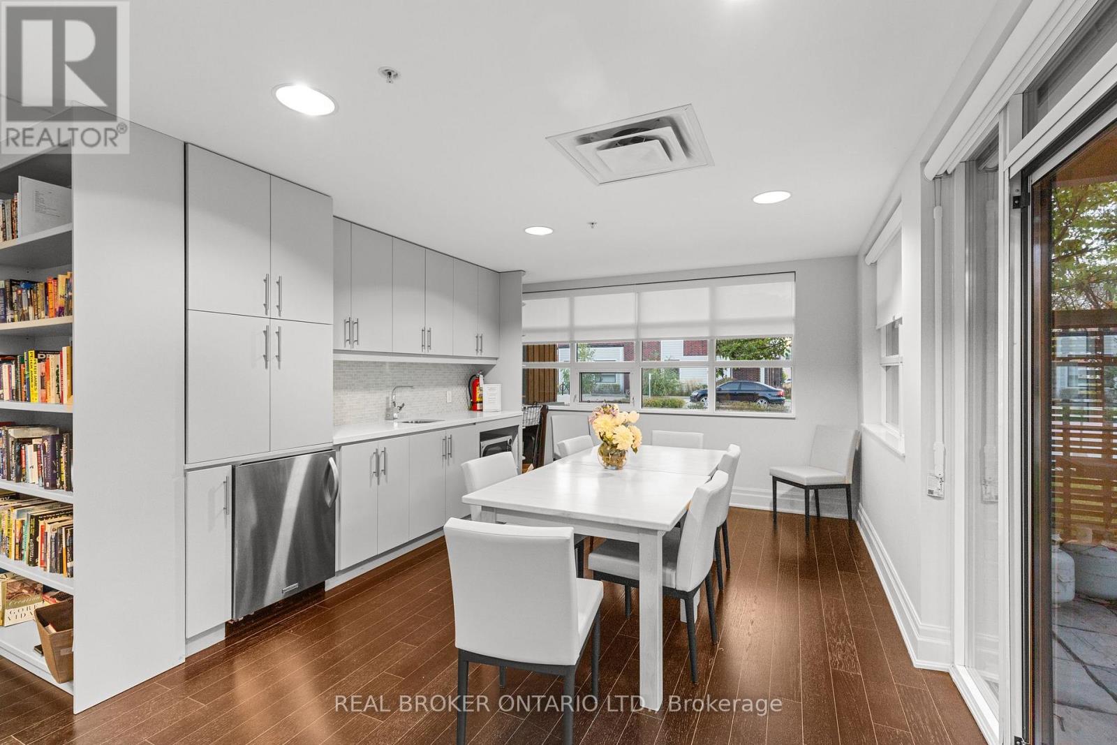 #302 1 SHIPYARD LANE - 23