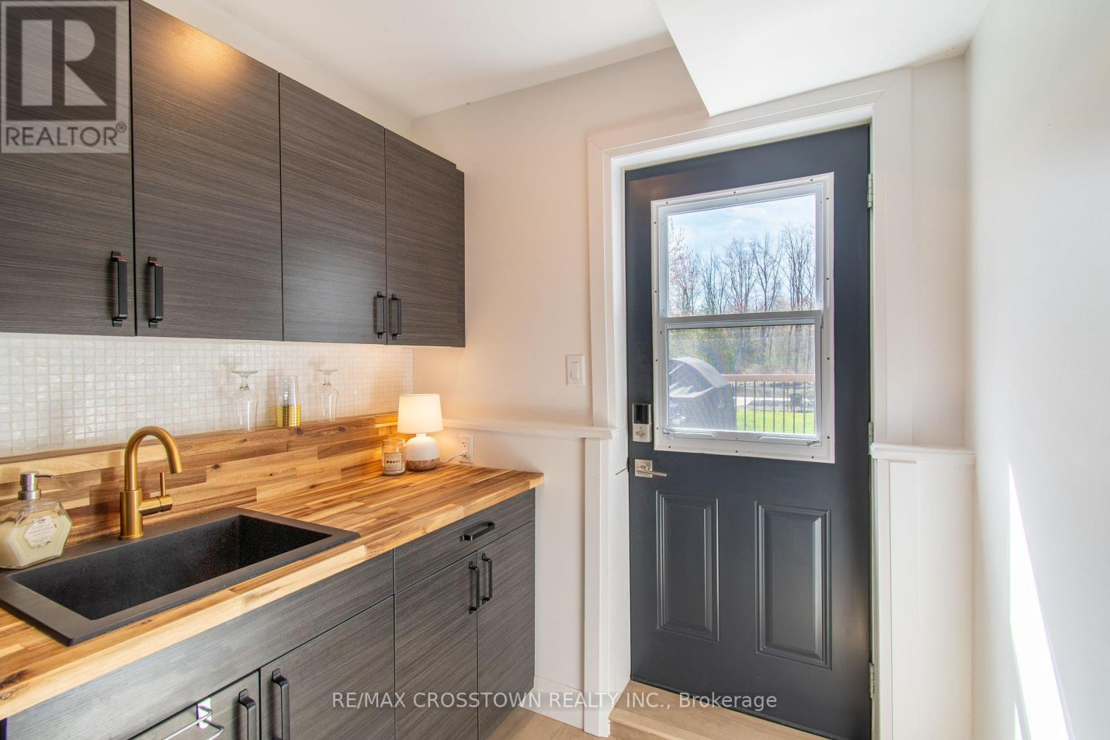 59 LANKIN BOULEVARD - 19