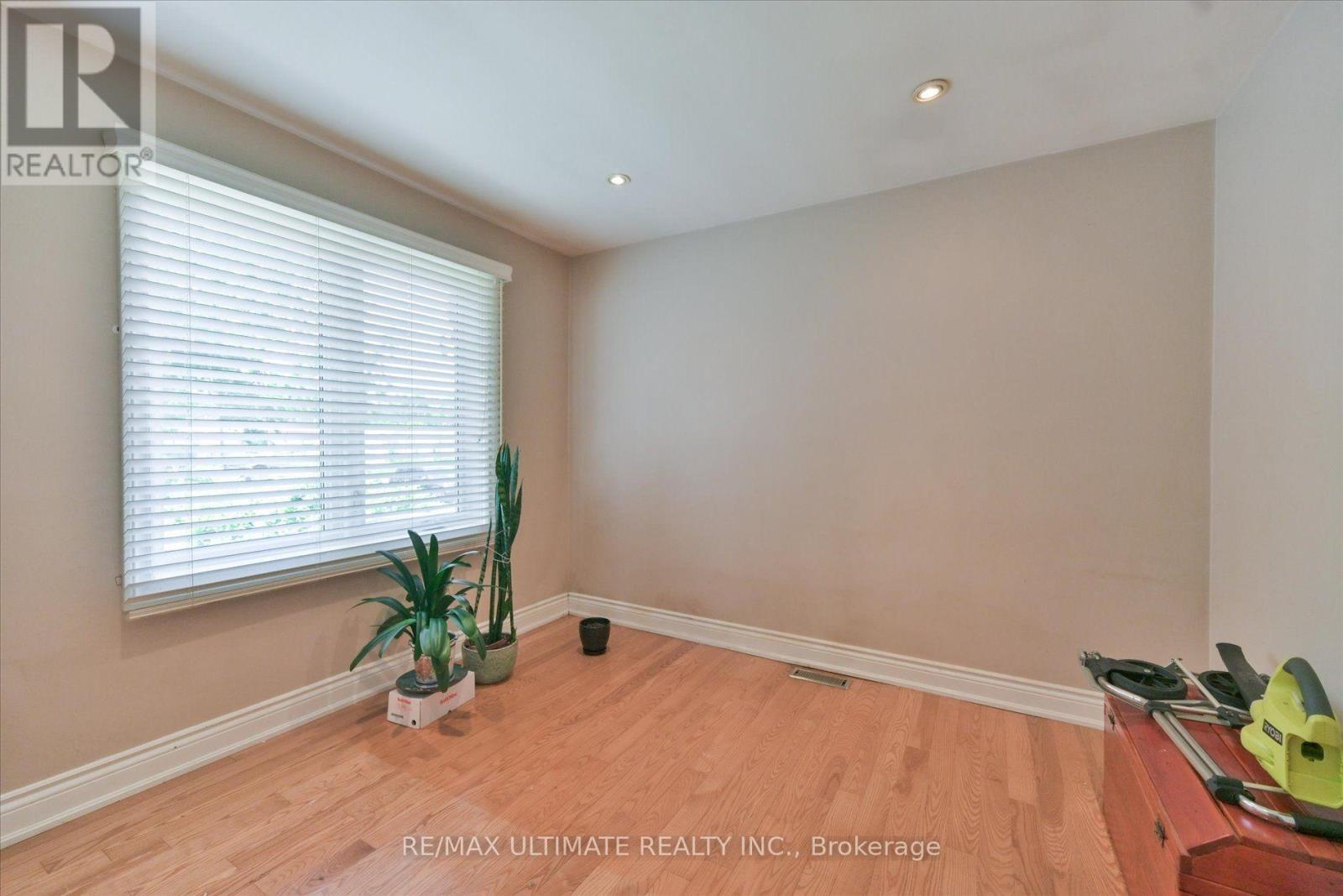 1076 DIXIE ROAD - 20