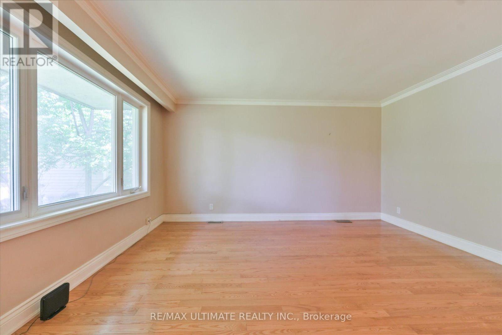1076 DIXIE ROAD - 8