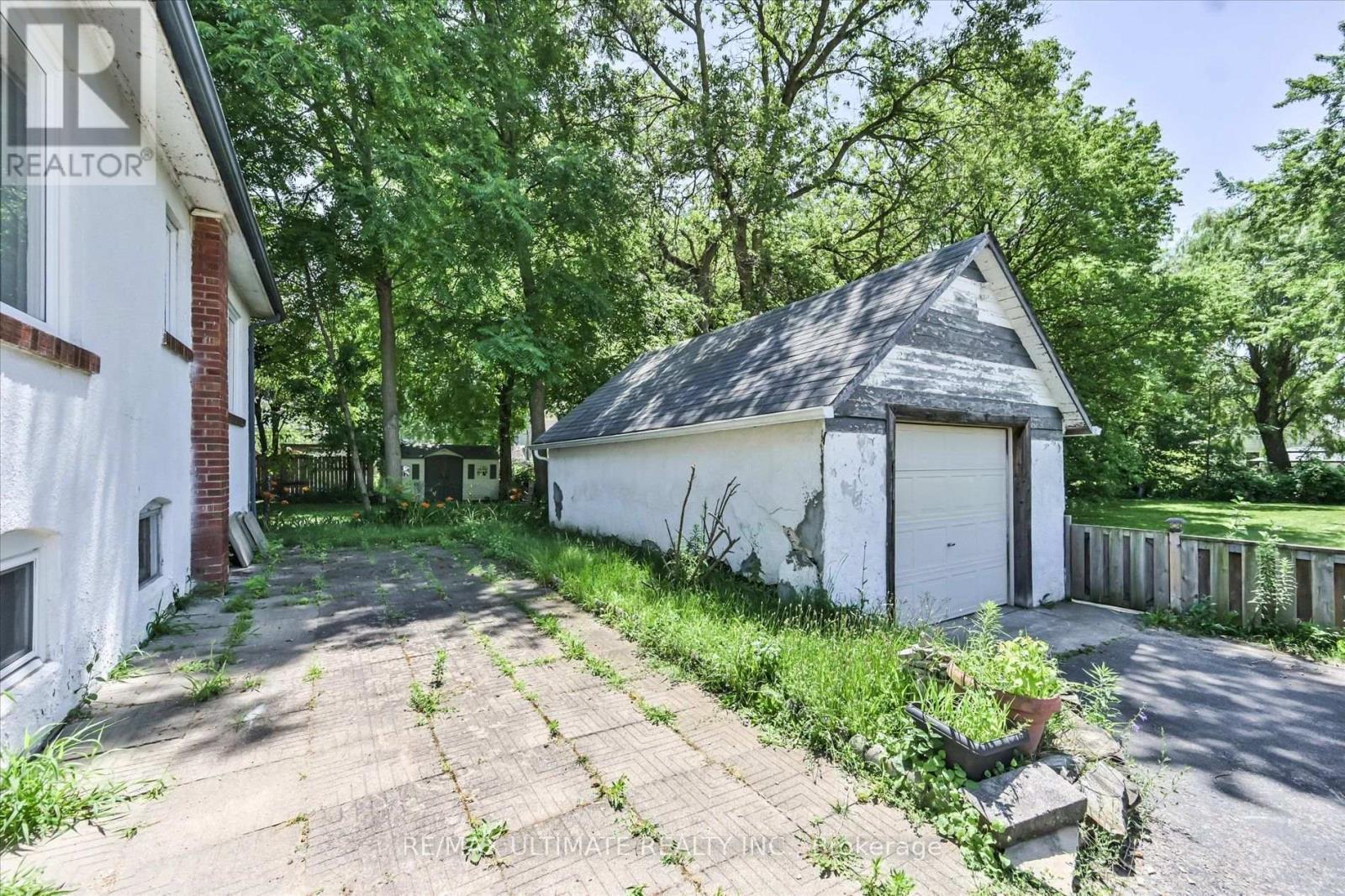 1076 DIXIE ROAD - 26