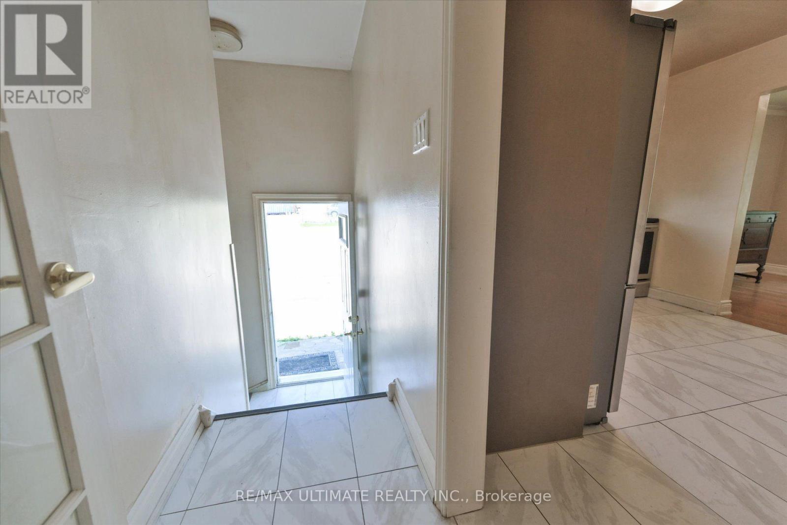 1076 DIXIE ROAD - 22