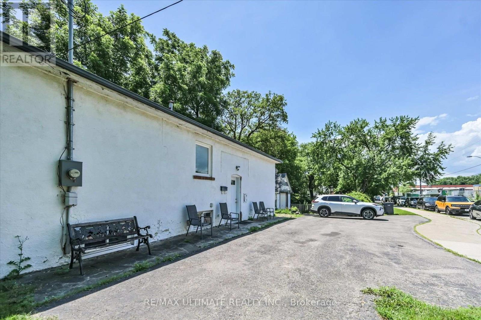 1076 DIXIE ROAD - 25