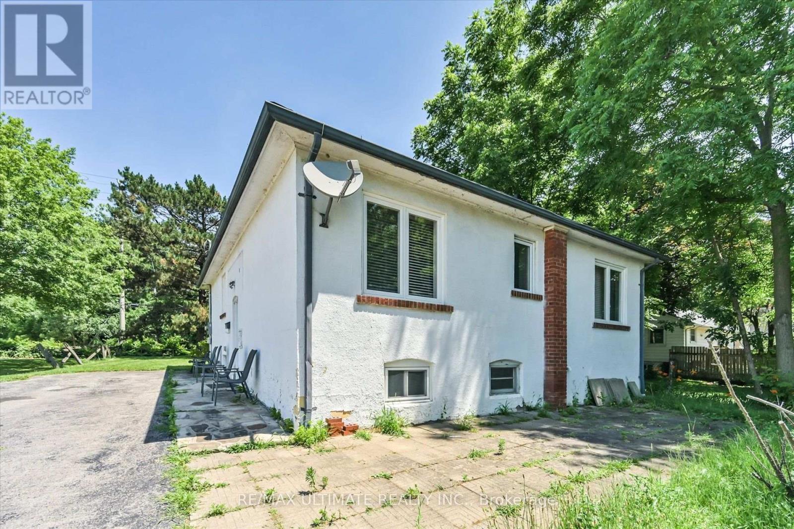 1076 DIXIE ROAD - 24