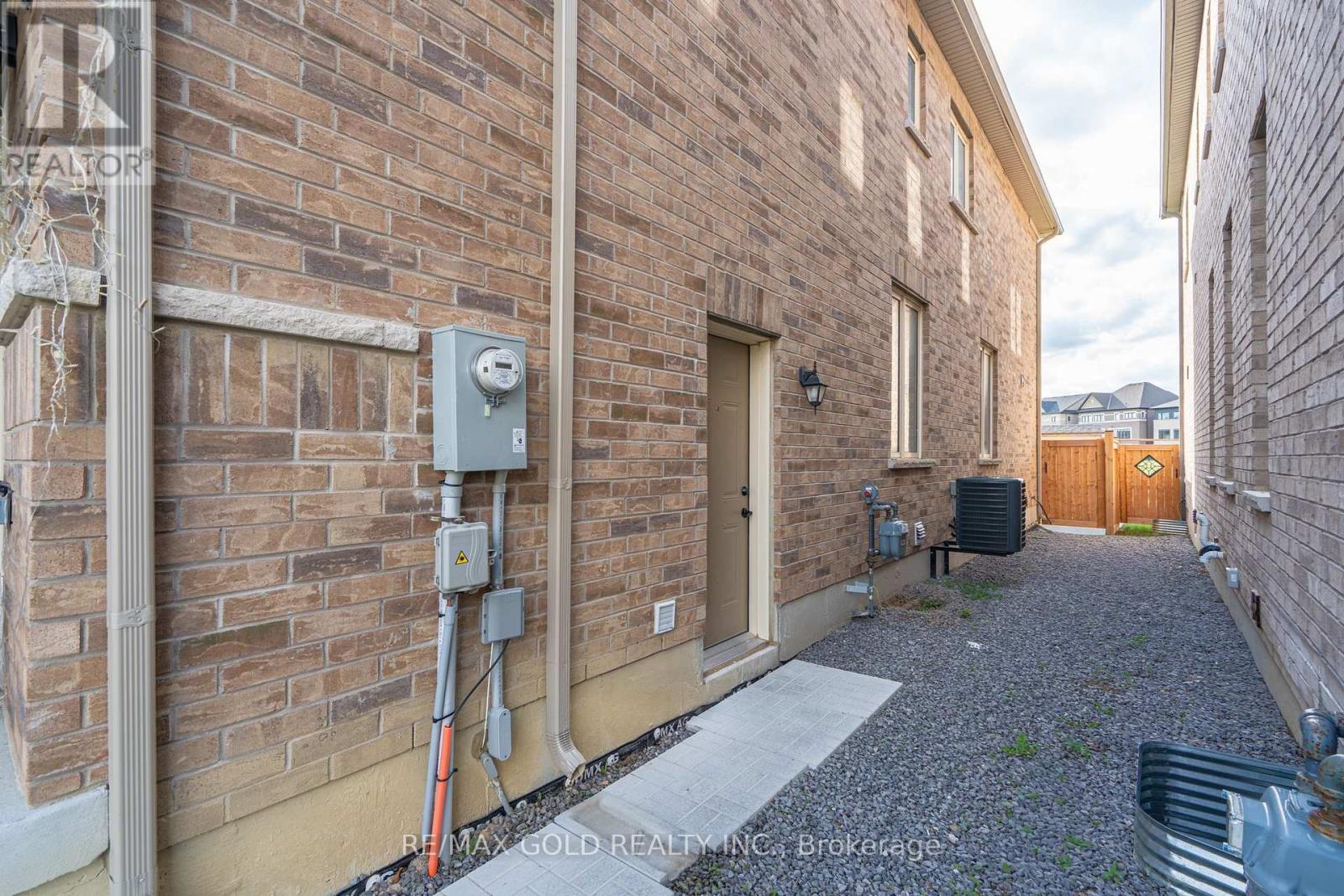 66 PUFFIN CRESCENT - 37