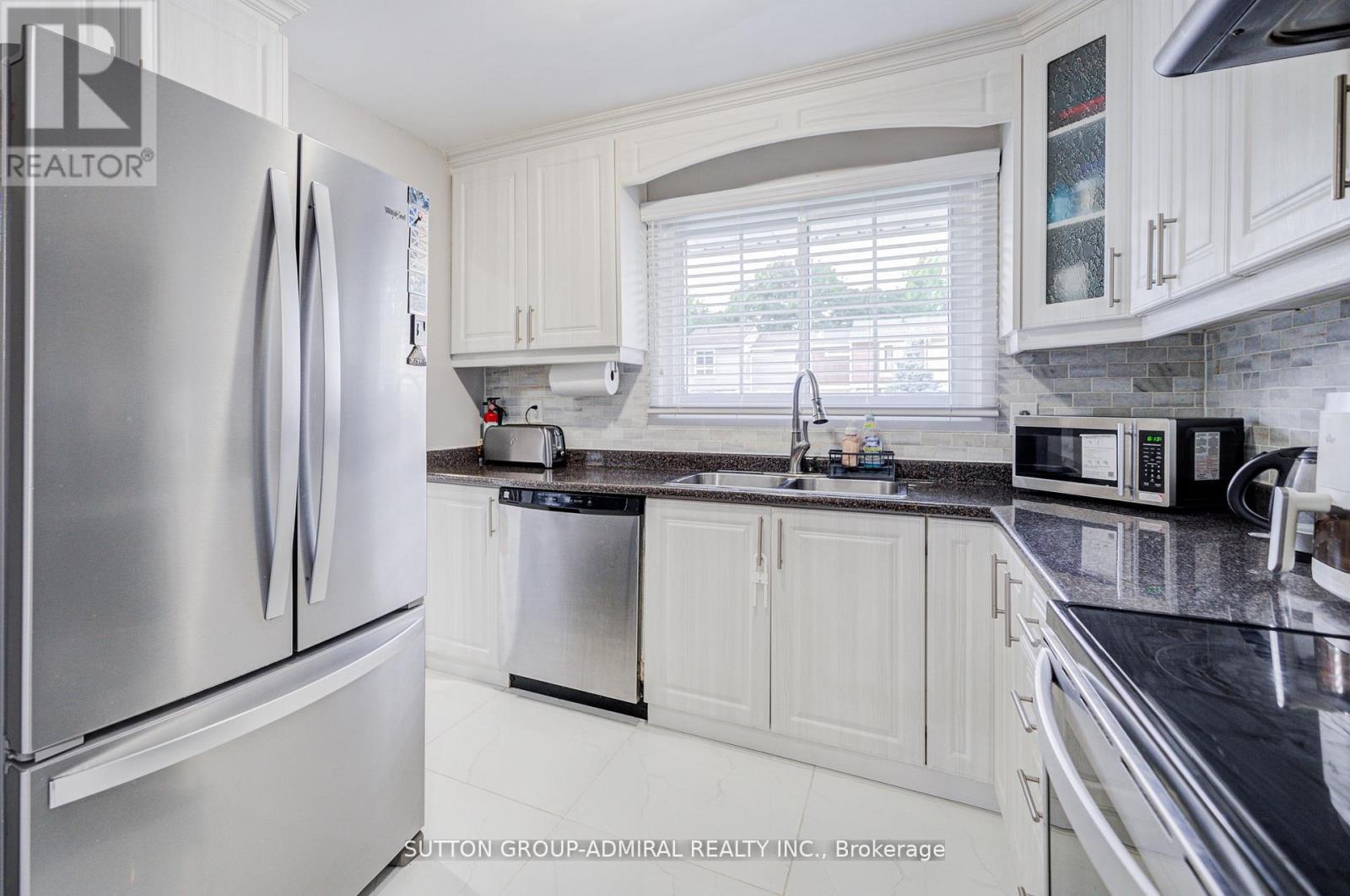4 HILDA COURT - 14