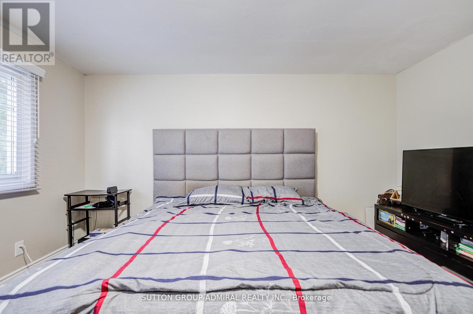 4 HILDA COURT - 25