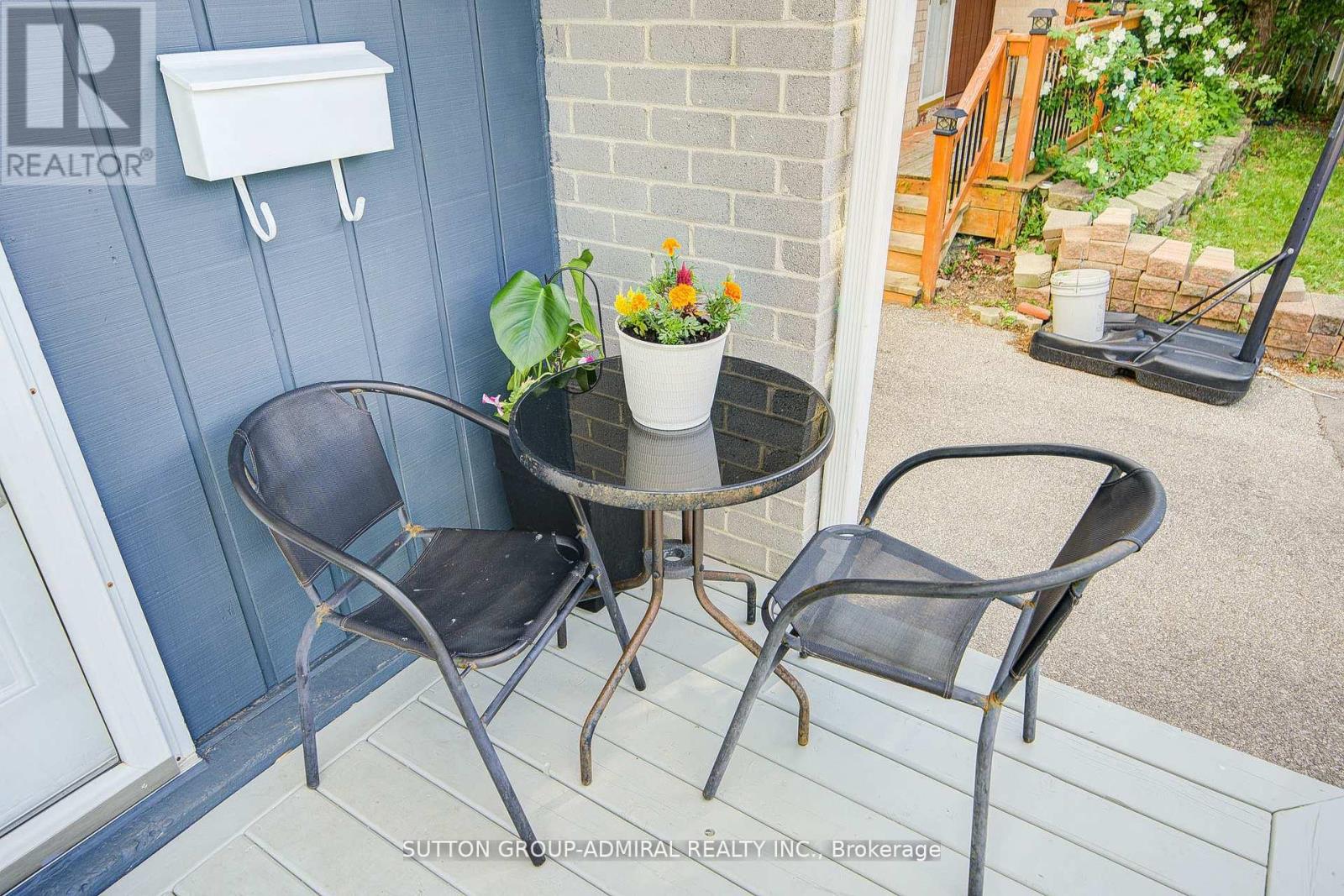 4 HILDA COURT - 7