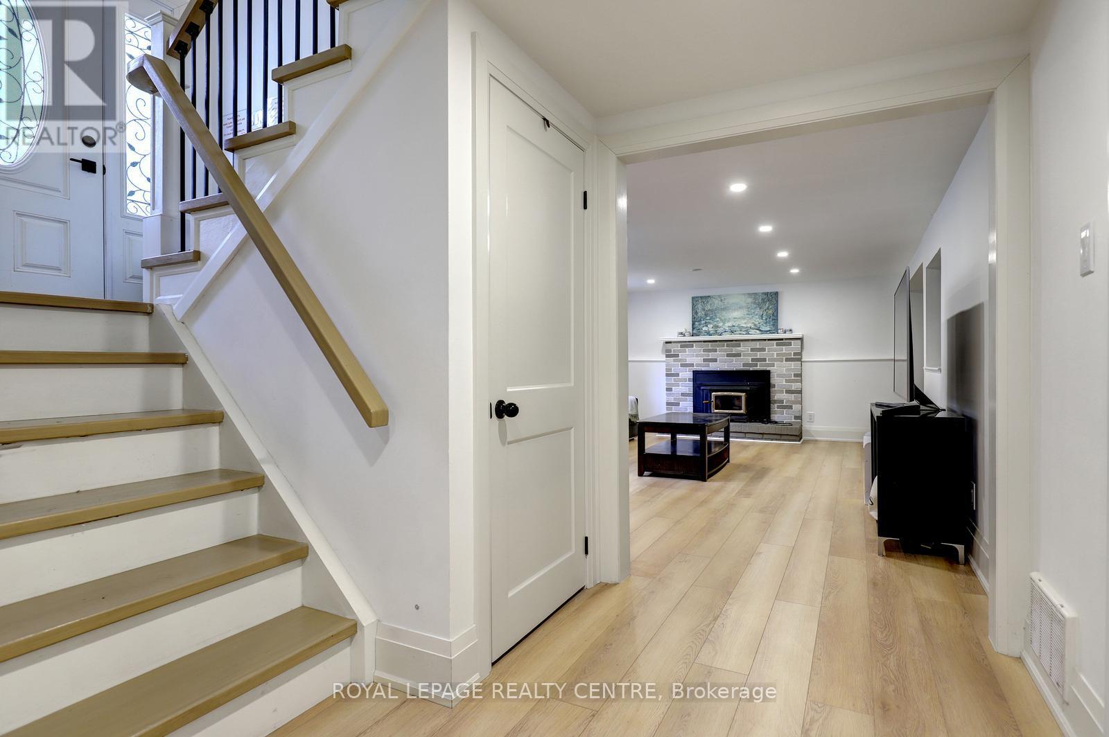 69 GLENDA JANE DRIVE - 24