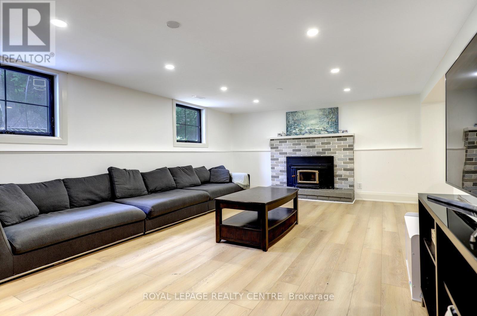 69 GLENDA JANE DRIVE - 25