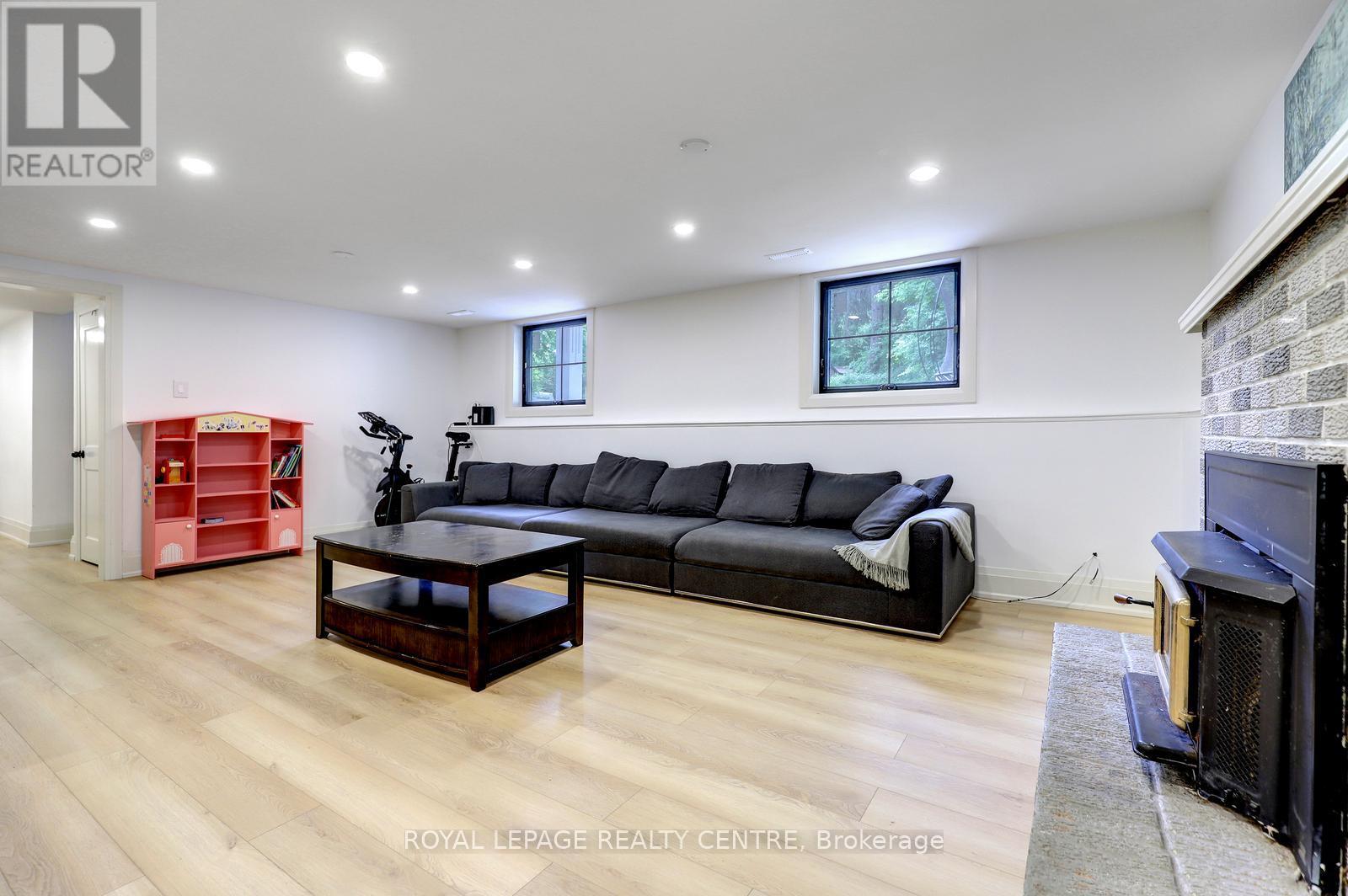 69 GLENDA JANE DRIVE - 27