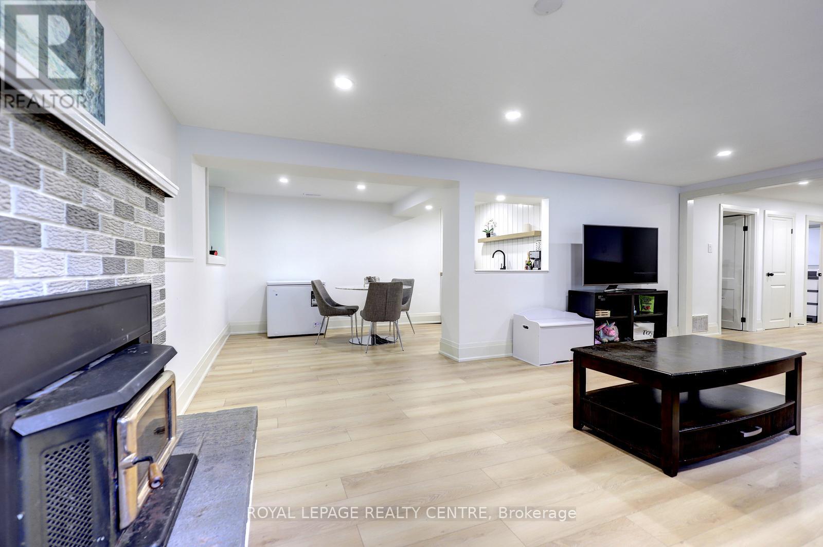 69 GLENDA JANE DRIVE - 28