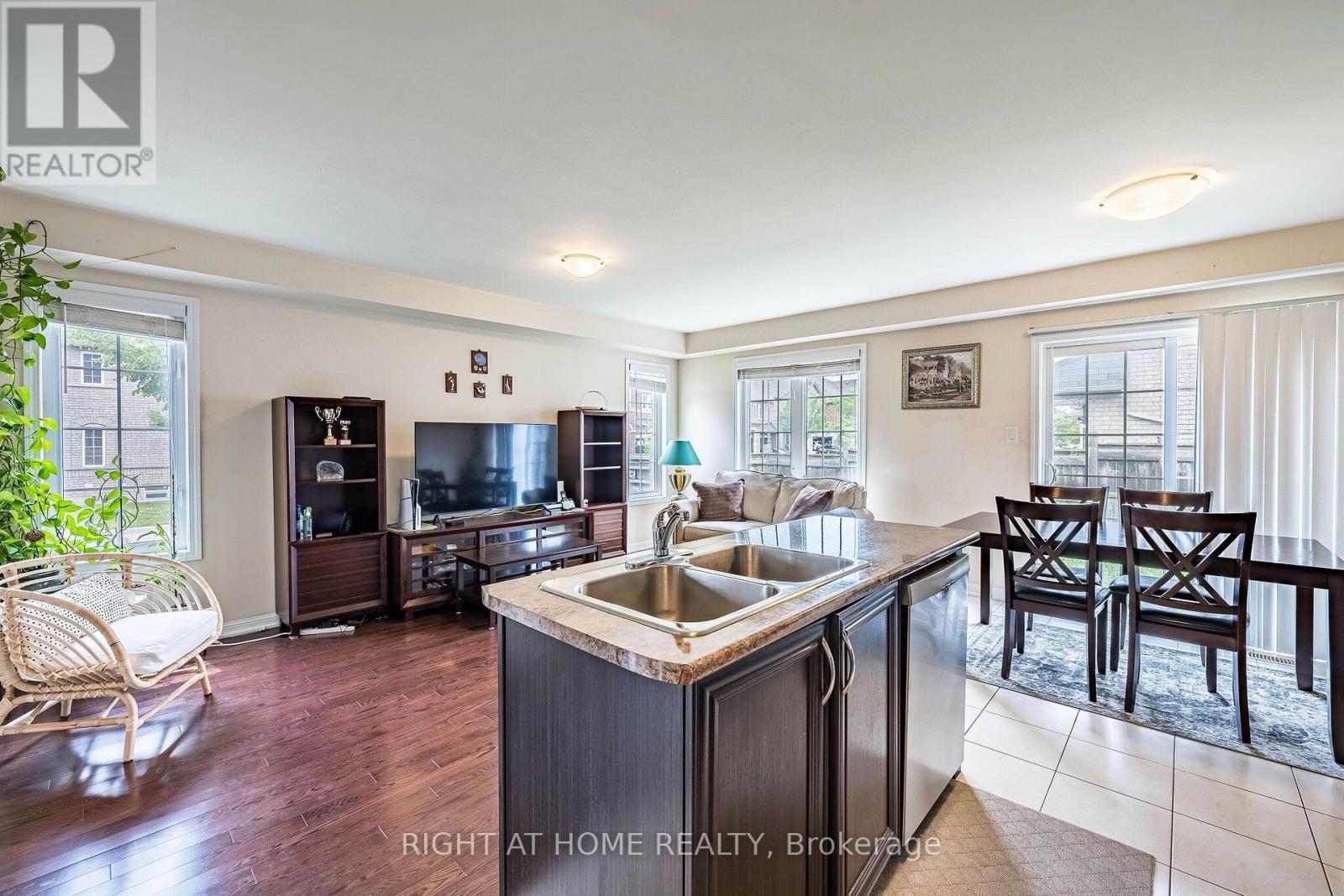 33 DREXEL ROAD - 17