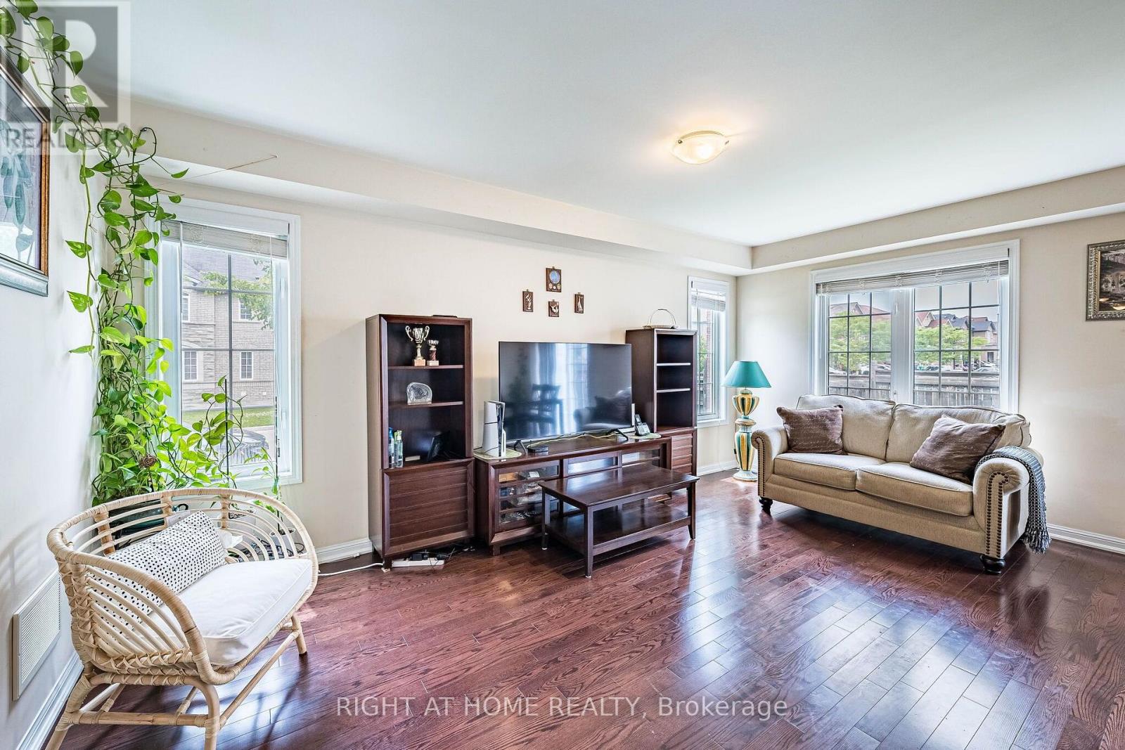 33 DREXEL ROAD - 24
