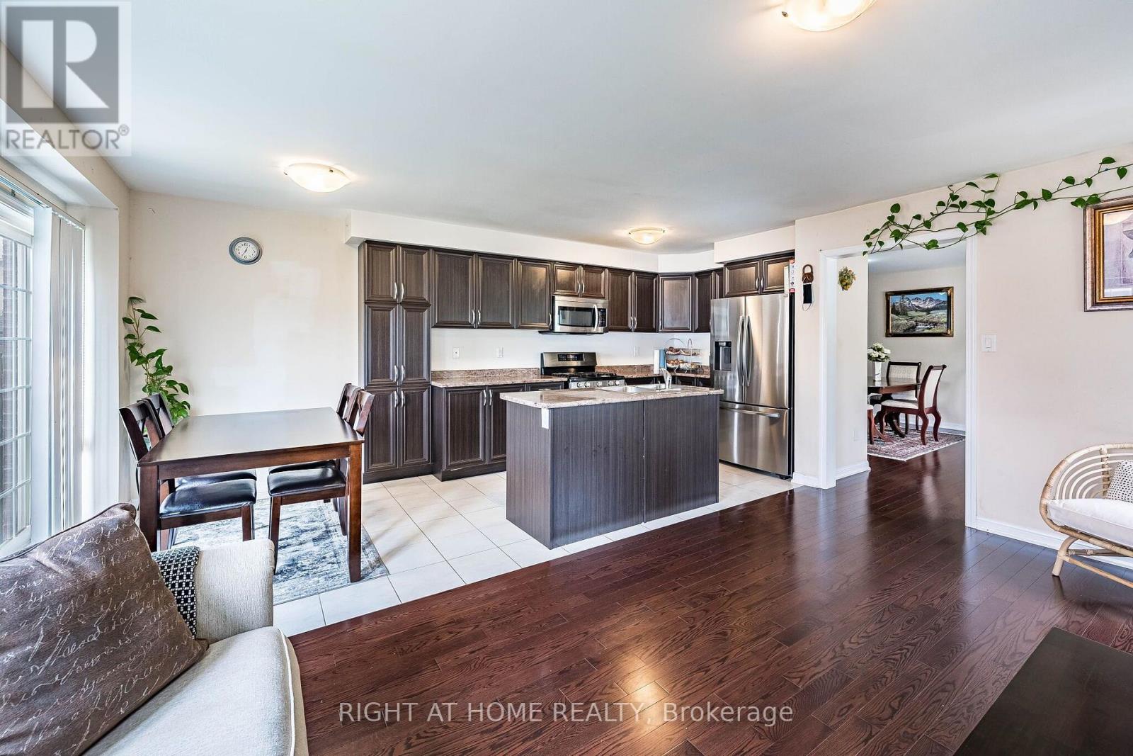 33 DREXEL ROAD - 25