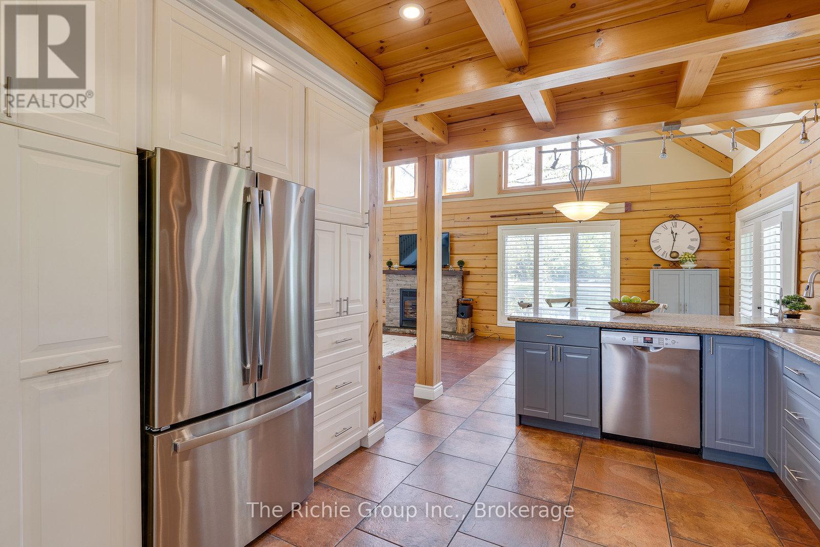 143 GREEN LAKE ROAD W - 9