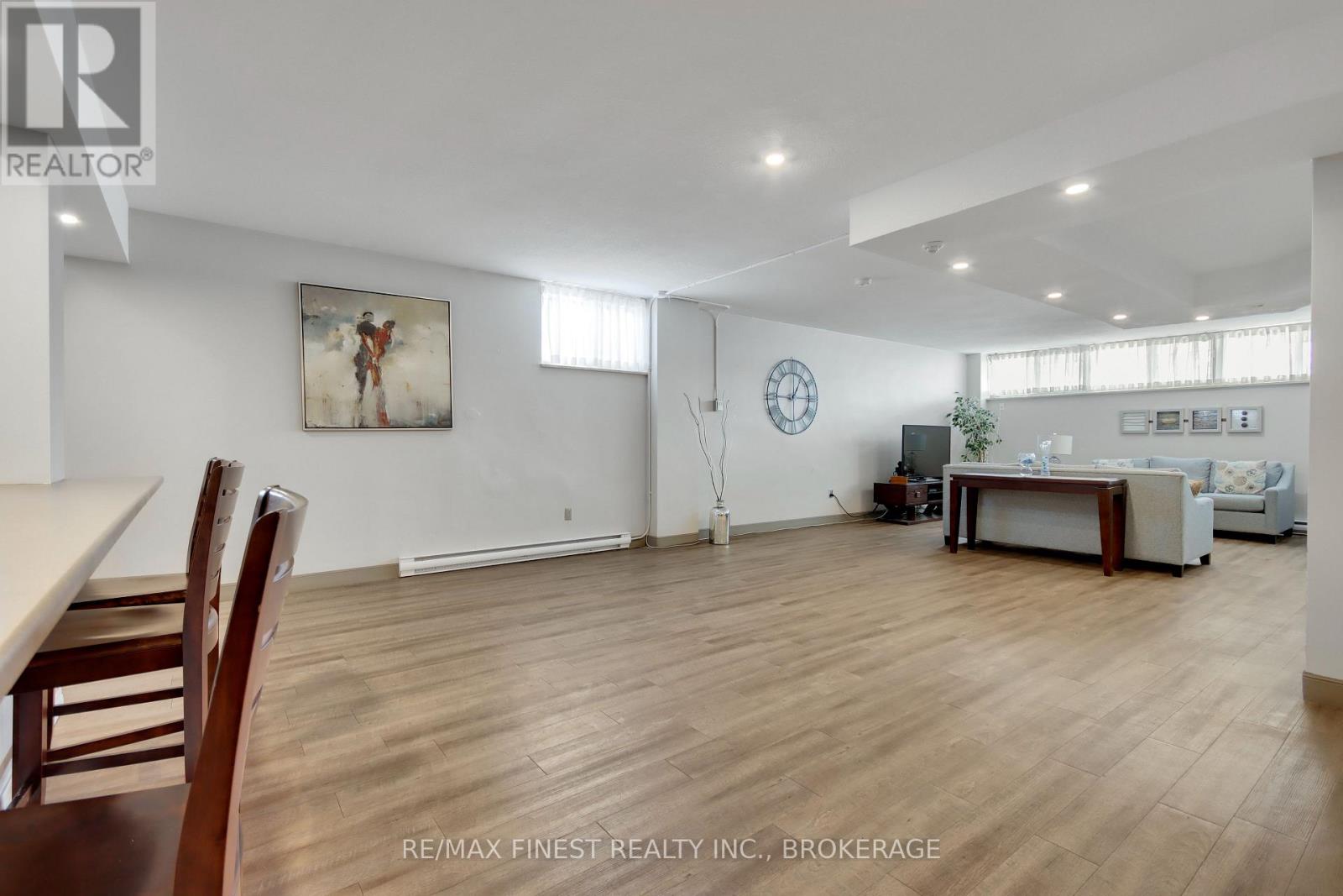 #206 2 MOWAT AVENUE - 13