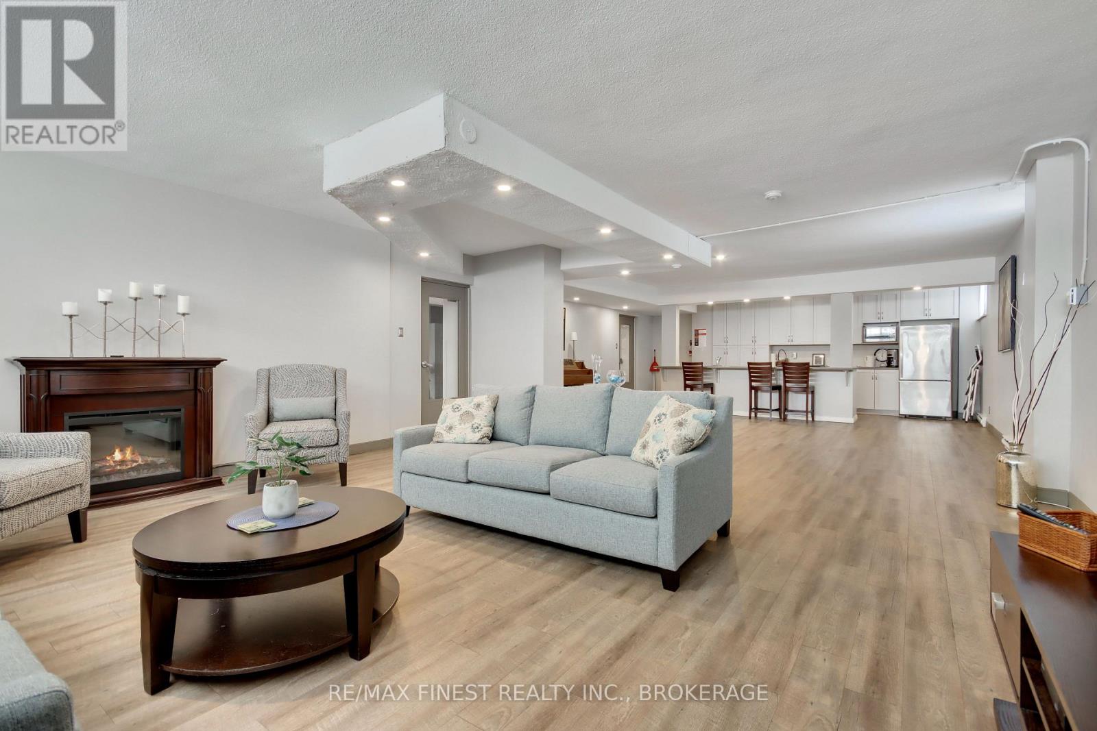 #206 2 MOWAT AVENUE - 14
